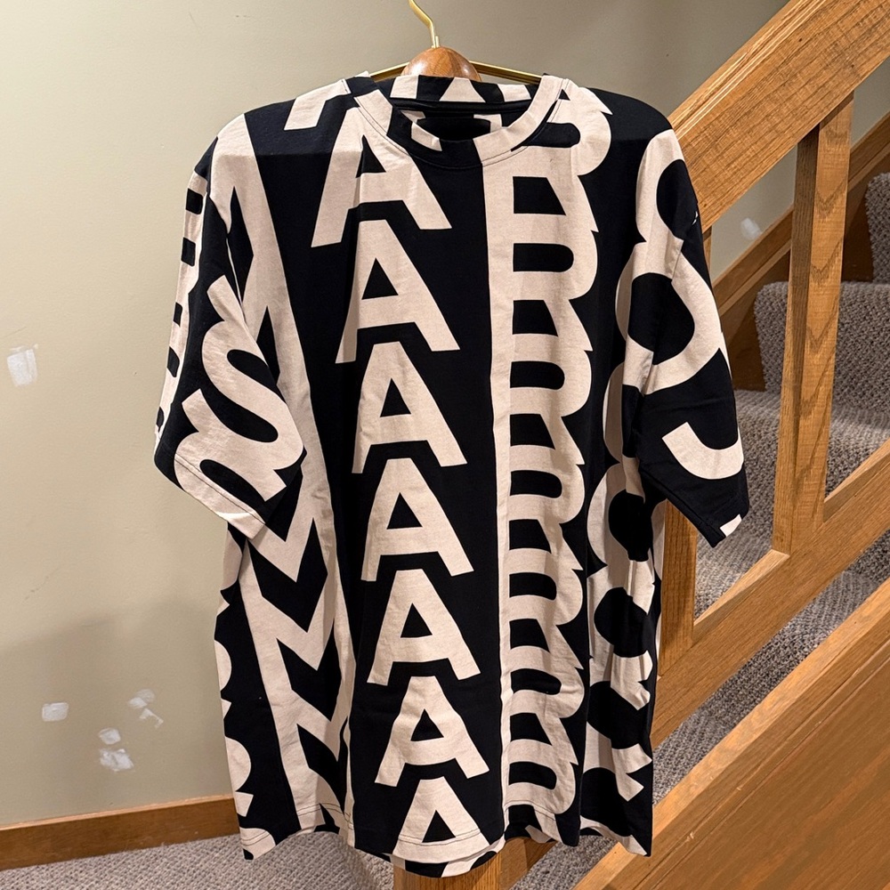 Marc Jacobs Black and Cream Allover Logo Short Sleeve Tee